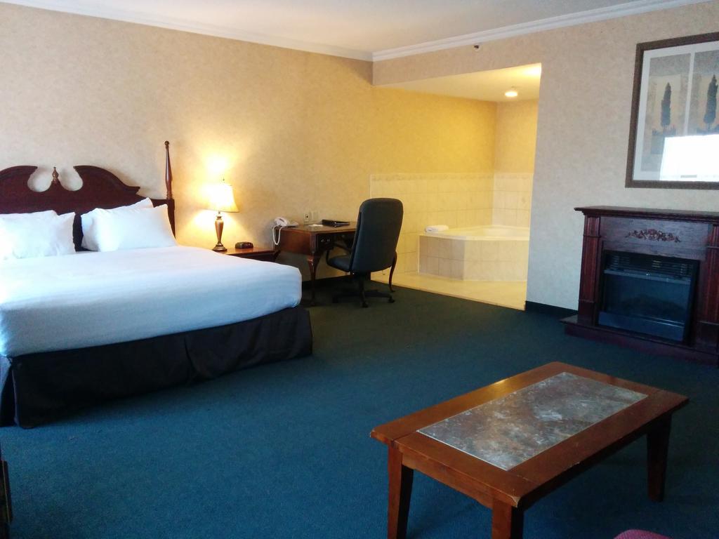 Days Inn By Wyndham Toronto East Lakeview Exteriér fotografie
