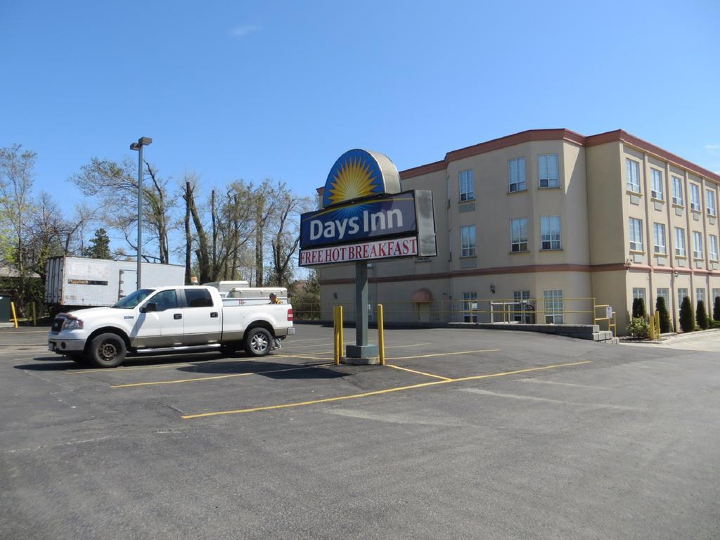 Days Inn By Wyndham Toronto East Lakeview Exteriér fotografie