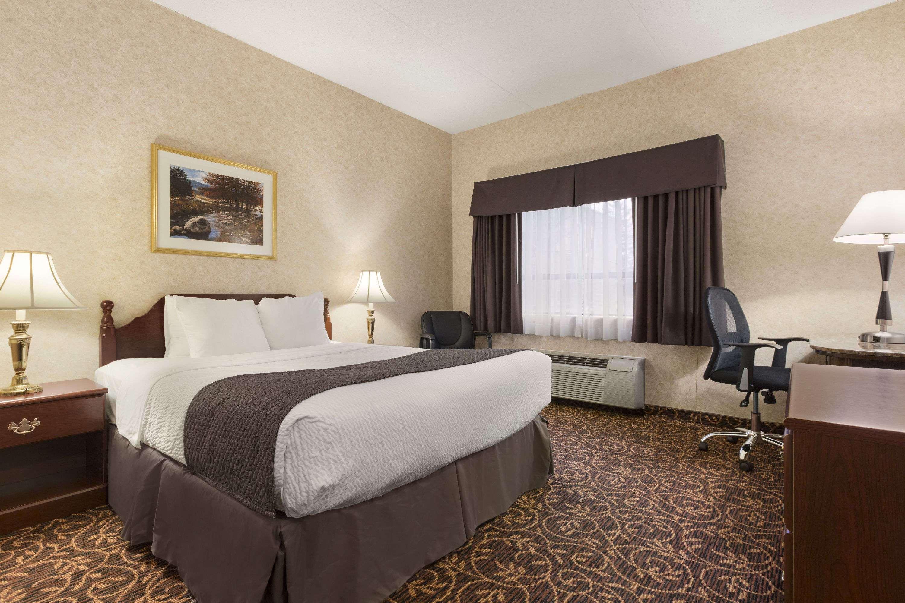 Days Inn By Wyndham Toronto East Lakeview Exteriér fotografie