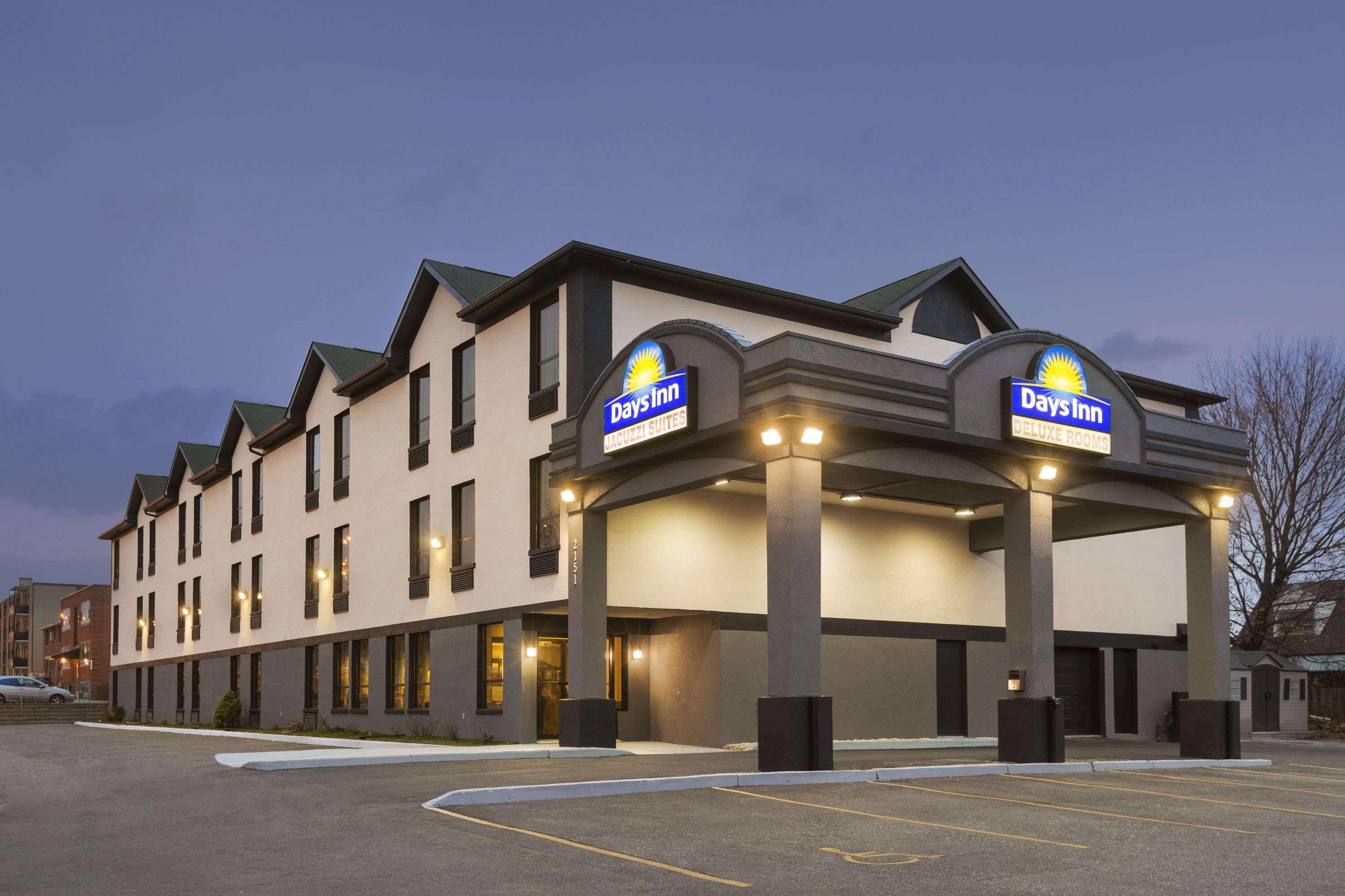 Days Inn By Wyndham Toronto East Lakeview Exteriér fotografie