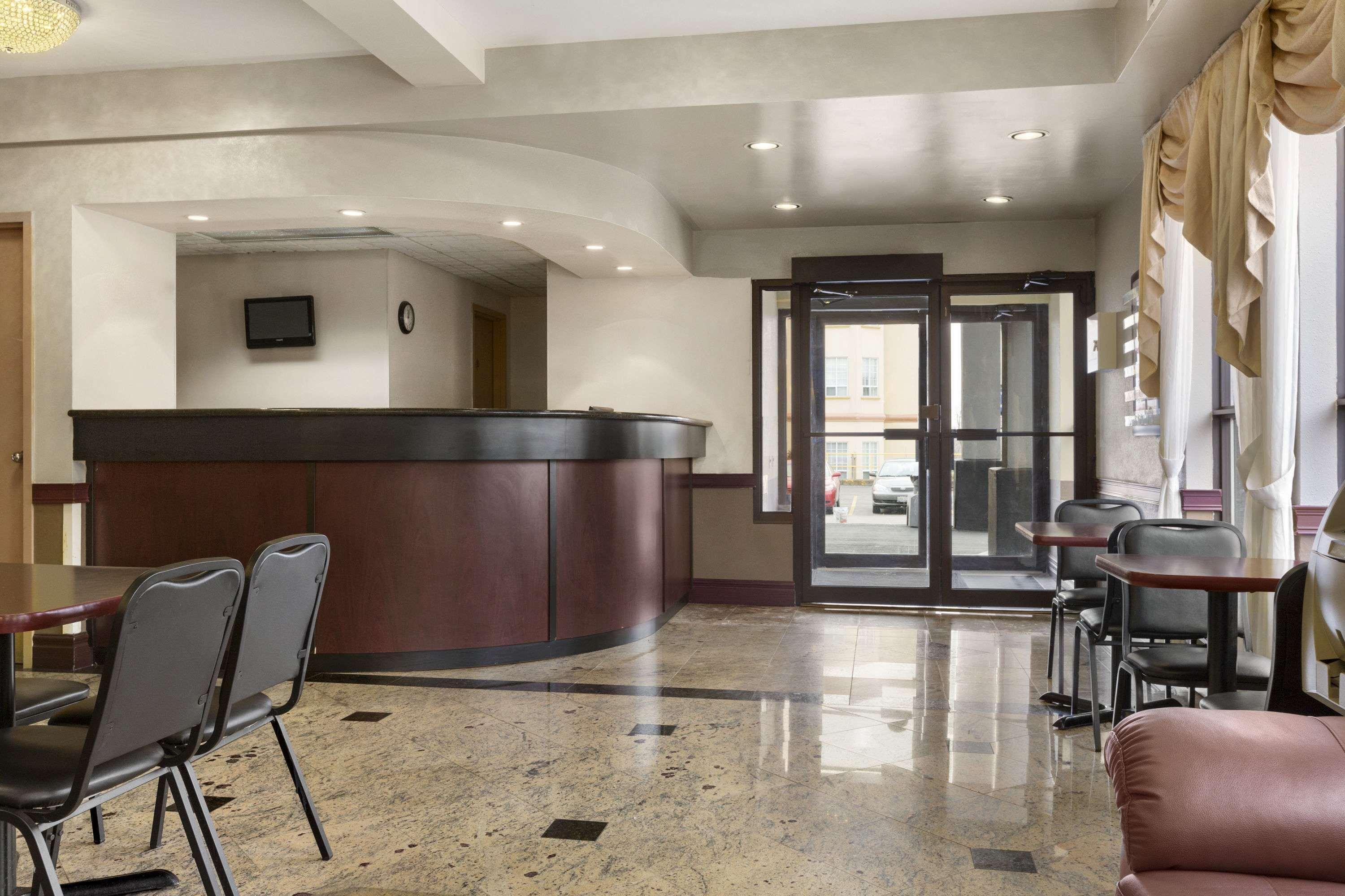 Days Inn By Wyndham Toronto East Lakeview Exteriér fotografie