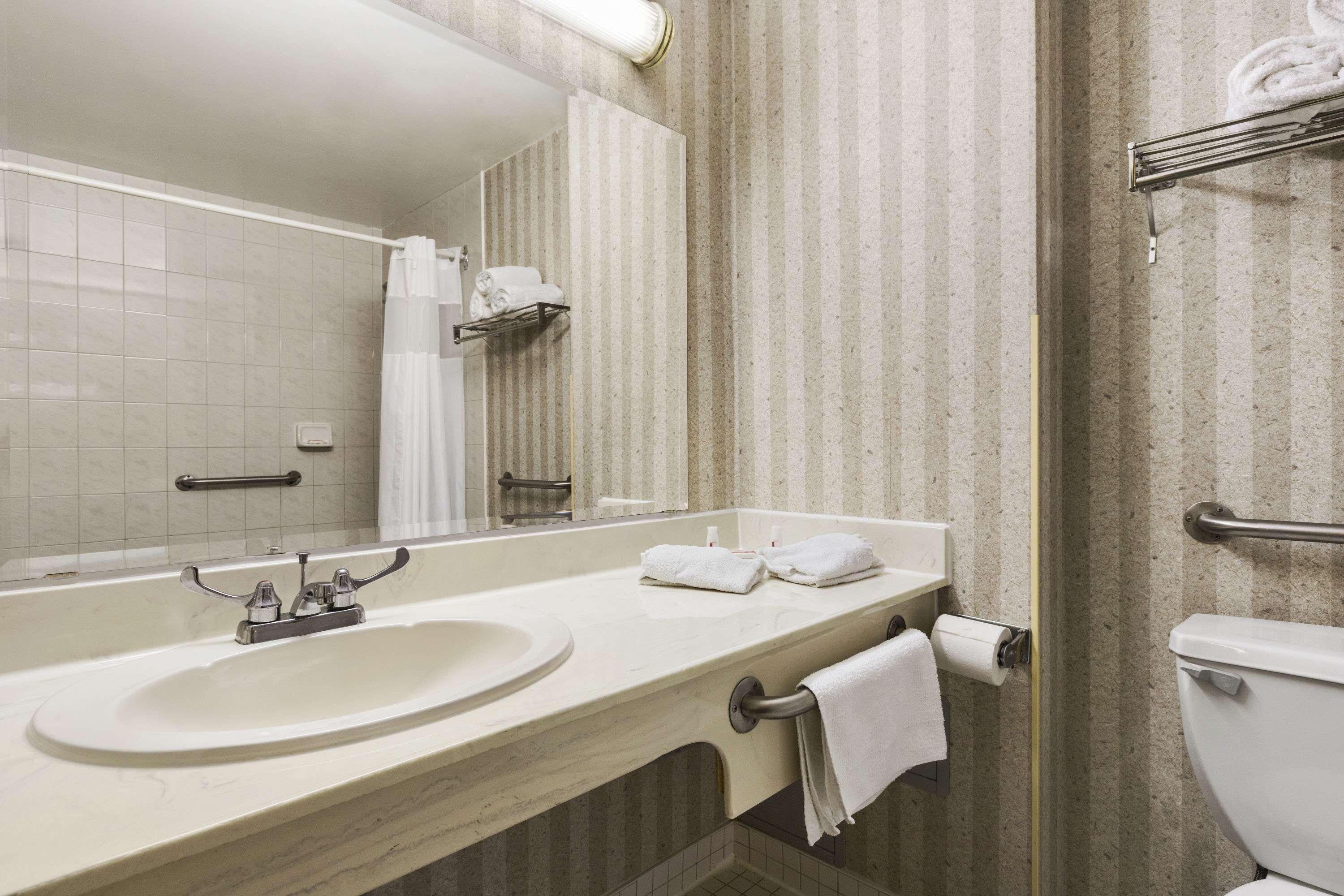 Days Inn By Wyndham Toronto East Lakeview Exteriér fotografie