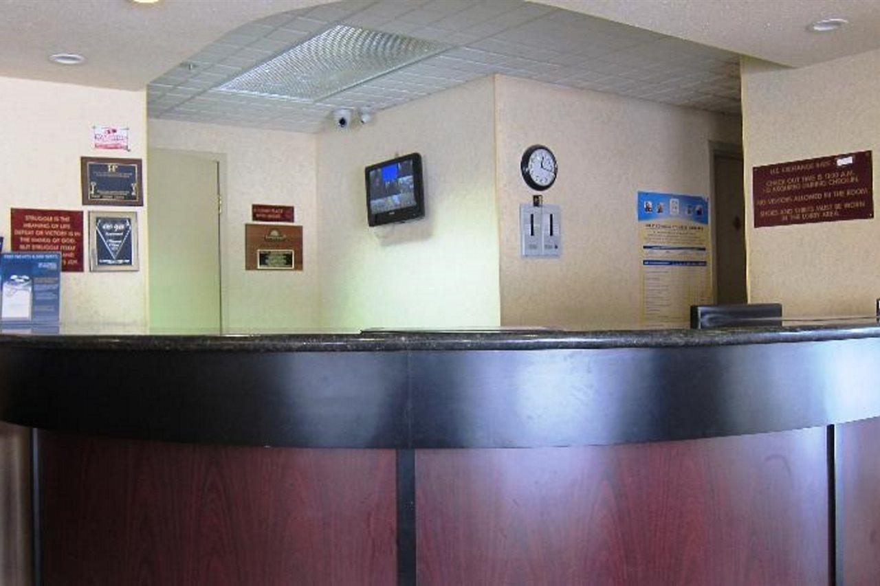 Days Inn By Wyndham Toronto East Lakeview Exteriér fotografie