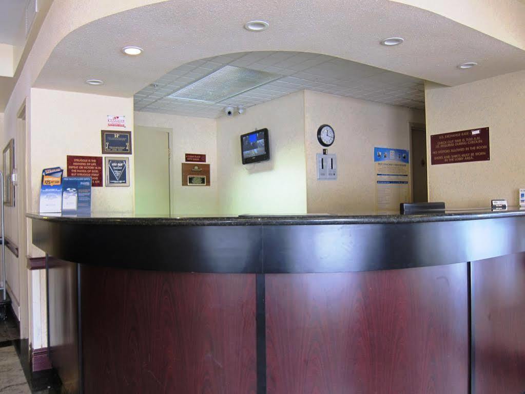Days Inn By Wyndham Toronto East Lakeview Exteriér fotografie