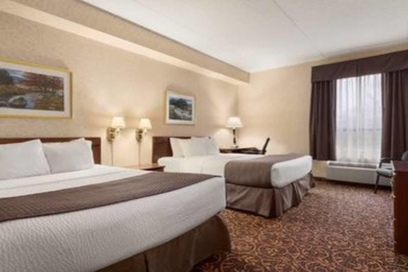 Days Inn By Wyndham Toronto East Lakeview Exteriér fotografie